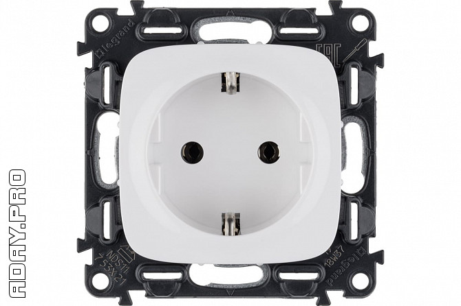 Силовая розетка Legrand 753721 Valena Allure 16А 250В 2К+З с лицевой панелью Leg1181885 Москва - изображение 1